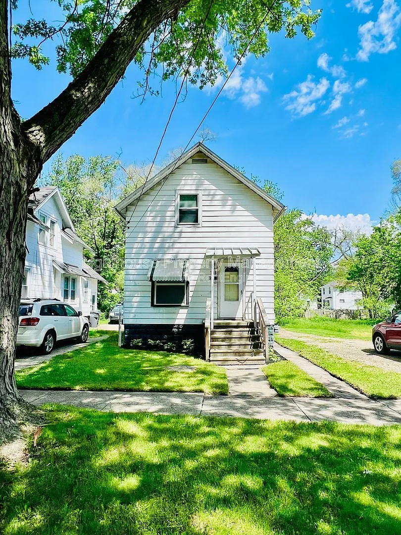 3 bed, 1.5 bath, 1128 sqft, $1,250 — Photo 1