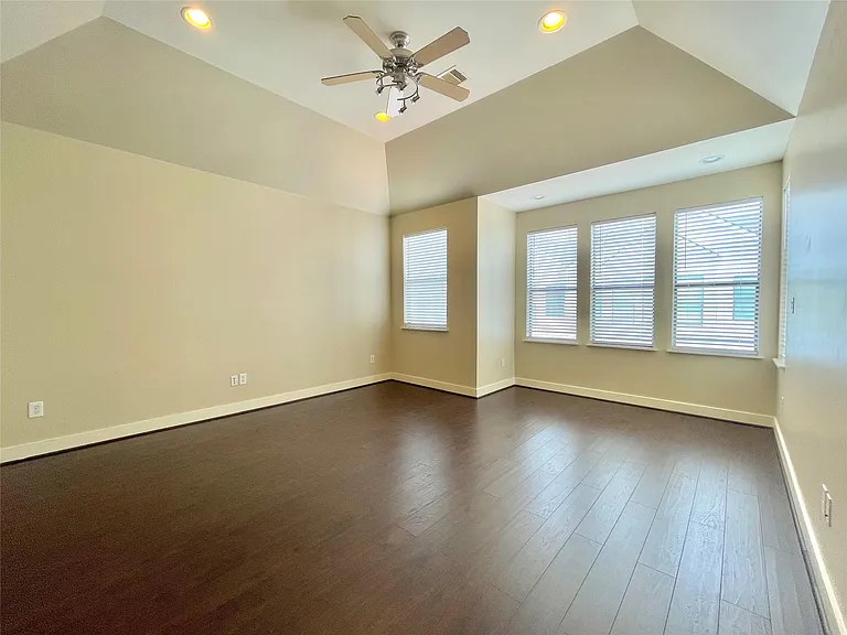 954 Patterson St — Photo 18