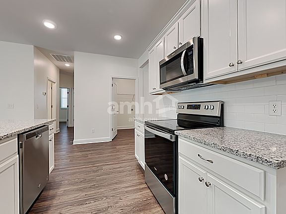 5th image of 611 E Lionel Rd