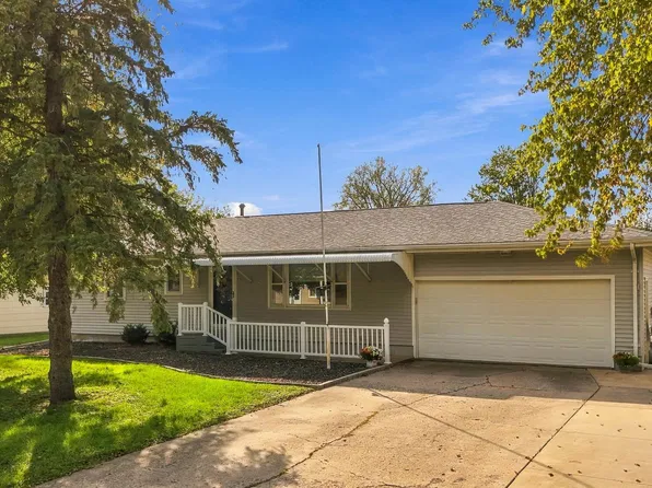 411 S 1st Ave, Danville, IA 52623