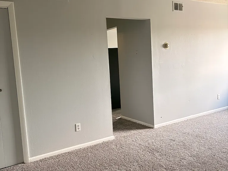 Parkside Villa Apartments — Photo 14