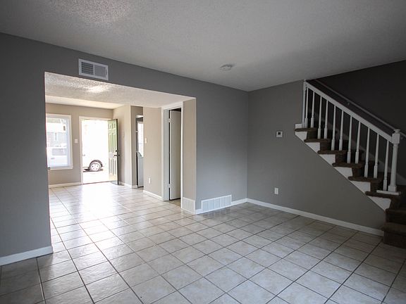 5th image of 652 Spottswood Manor Dr