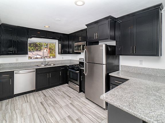 4th image of 376 Avenue 57 Unit 3