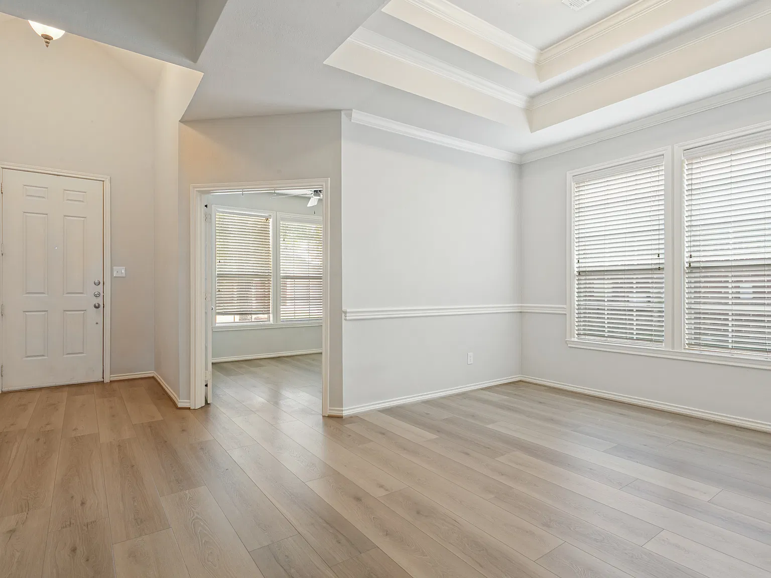 3 bed, 2015 sqft, $2,400 — Photo 2