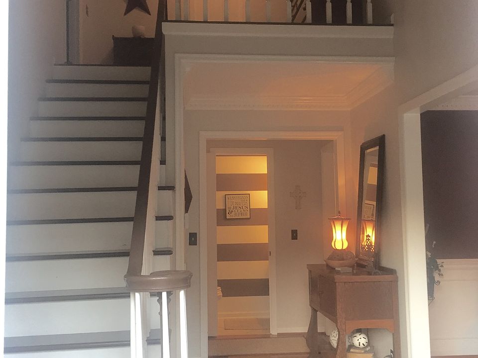 Two-story entry way