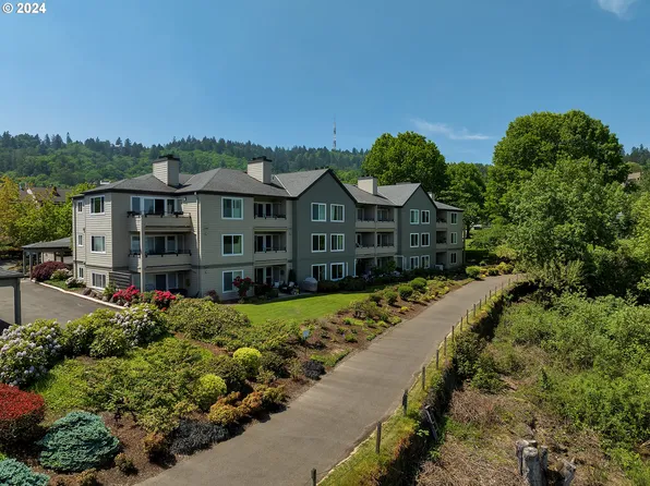 5110 S Landing Dr Unit 106, Portland, OR 97239