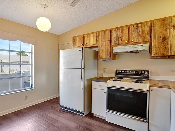 3rd image of 5460 Lakewood Circle #H