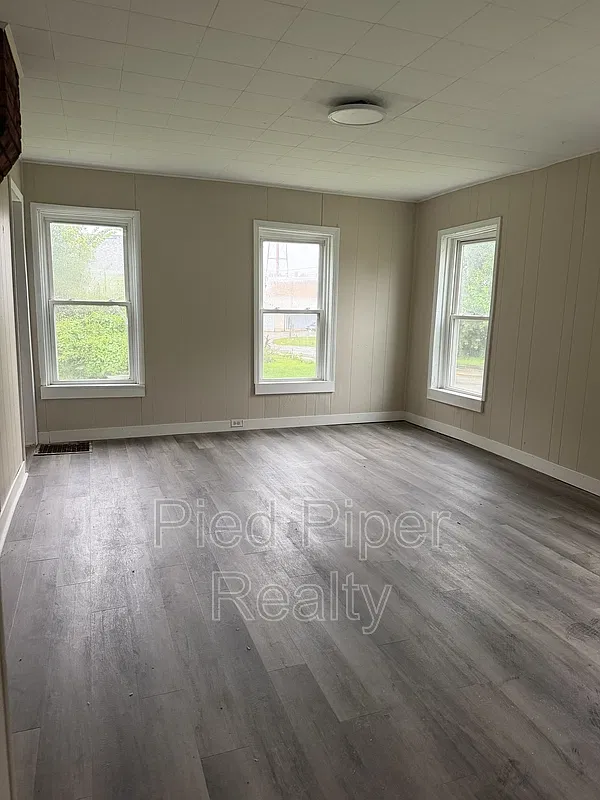 4 bed, 2.0 bath, 1512 sqft, $1,495 — Photo 2