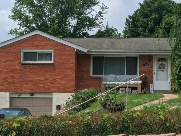 327 Greenway Dr, Pittsburgh, PA 15235