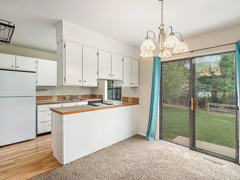 906 Mansfield Dr — Photo 4