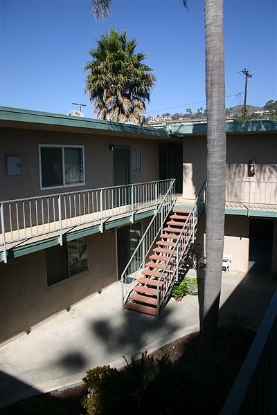 92 S Ann Street Courtyard View 2_11262012