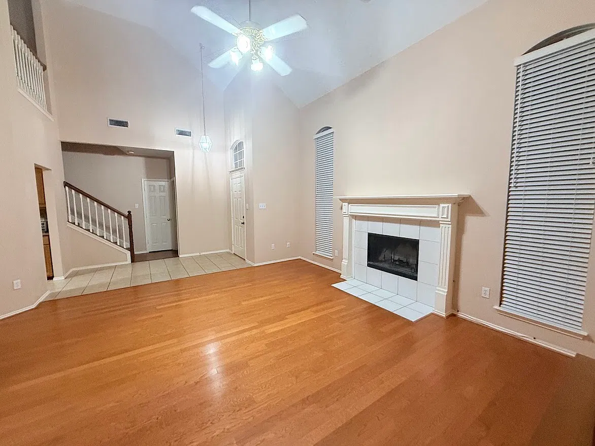 4 bed, 2.5 bath, 2099 sqft, $2,500 — Photo 4