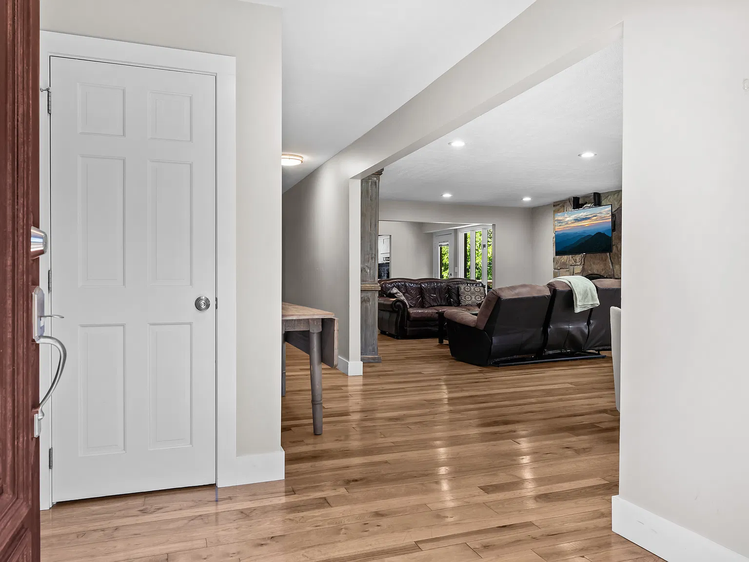 9 bed, 7156 sqft, $7,495 — Photo 3