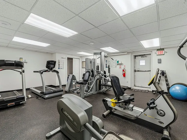14 N Chatsworth Ave #1K — Photo 17