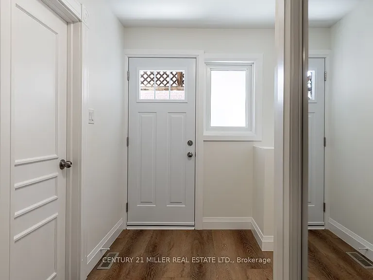 477 Valleyview Cres #B — Photo 3