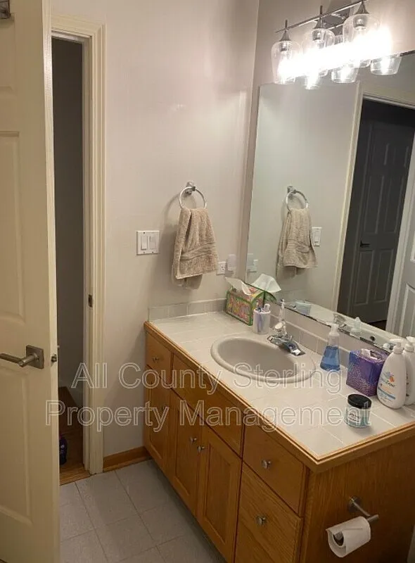 3 bed, 2.0 bath, 1232 sqft, $1,595 — Photo 3