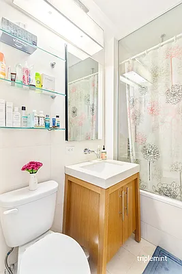 Sold by Triplemint | media 6