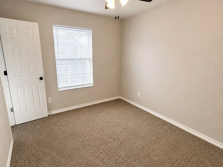 5016 Flipper Dr — Photo 10