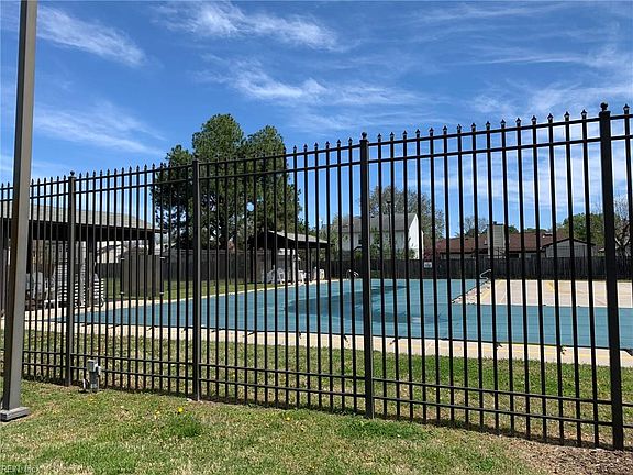 5th image of 1400 Rand Ct