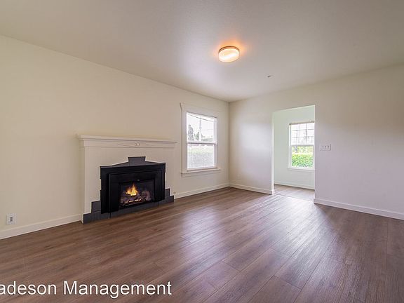 4th image of 804 NW Market St #8747231