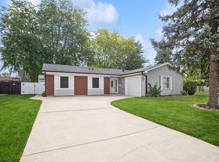 8145 Kingsbury Dr, Hanover Park, IL