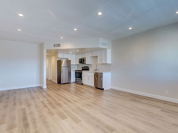 4th image of 471 Jefferson Blvd APT 3