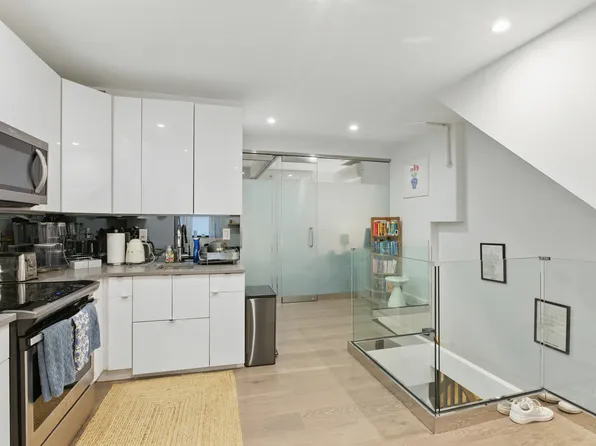 203 West 22nd Street image 2 of 10