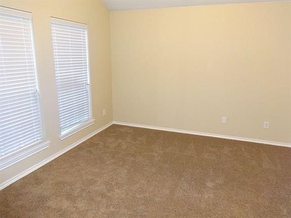 2nd image of 424 Dogwood Dr