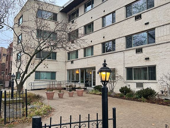 3rd image of 1050 W Columbia Ave #1