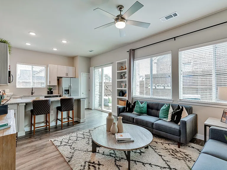 VLux Stoneridge — Photo 50