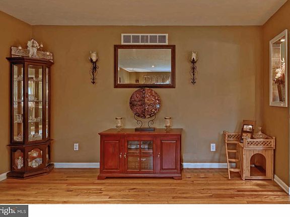 5th image of 1214 McClain Dr