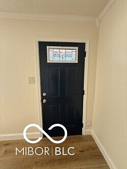 3rd image of 5826 Greenfield Ave