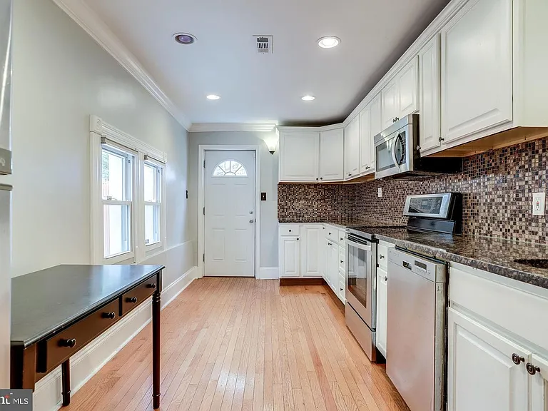 1417 G St NE — Photo 6
