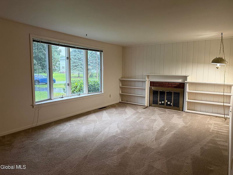 4th image of 27 Woodside Drive