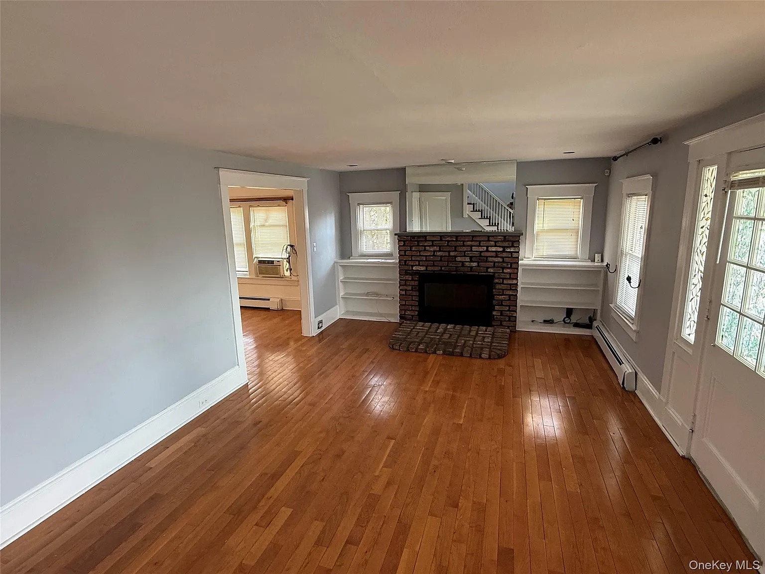 4 bed, 2.0 bath, 1383 sqft, $5,300 — Photo 2