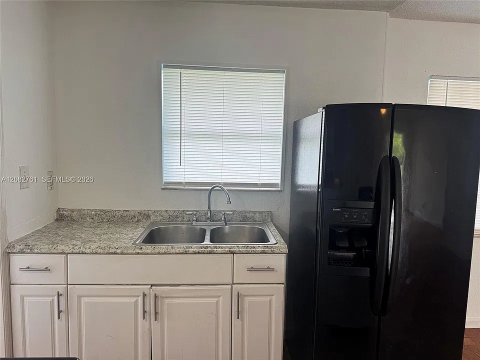 717 SW 79th Ave