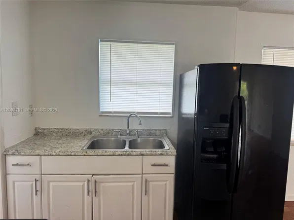 717 SW 79th Ave, Pompano Beach, FL 33068