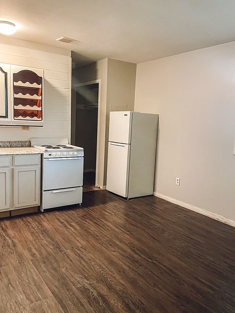 1st image of 43 Allen Dr E