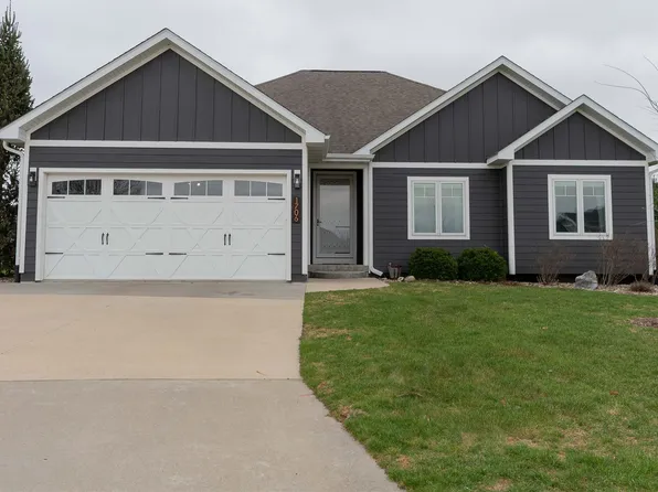 1706 Evening Ct, Pella, IA 50219