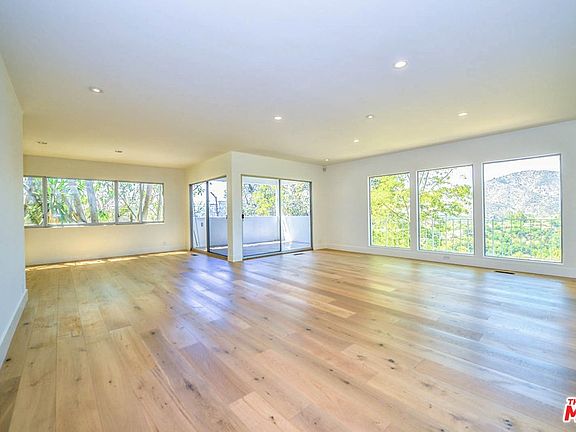 4th image of 803 Linda Flora Dr