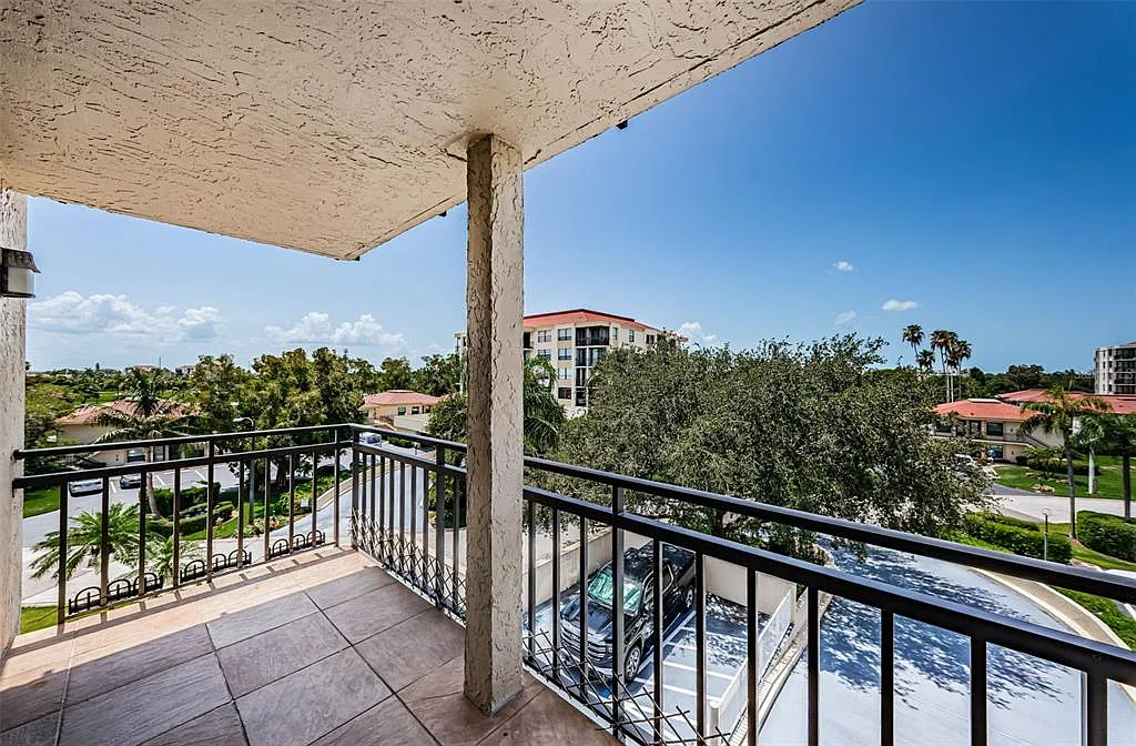 2 bed, 2.0 bath, 1055 sqft, $2,850 — Photo 2