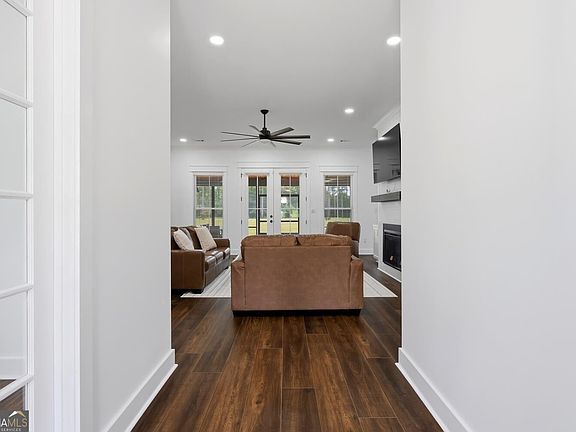 4th image of 174 Evergreen Dr