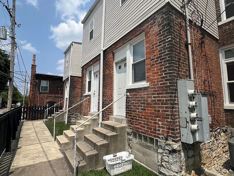 2431 N High St — Photo 12