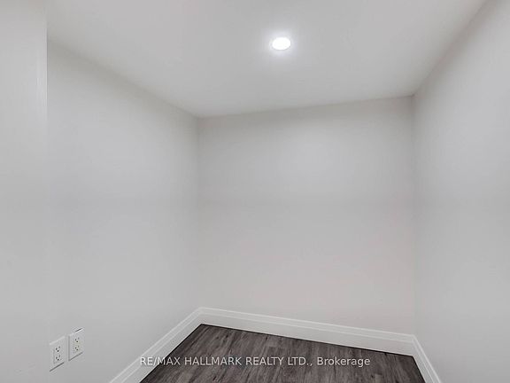 3rd image of 901 Brimorton Dr