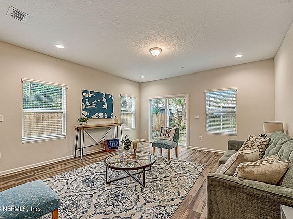 5th image of 928 3RD Avenue S