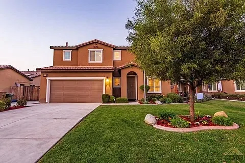 5 bed, 1903 sqft, $2,700 — Photo 1