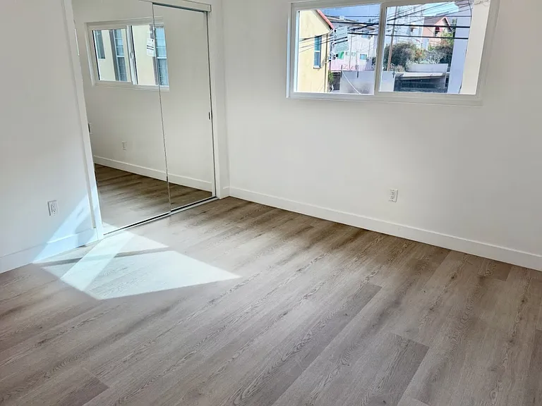 330 S Kenmore Ave — Photo 7