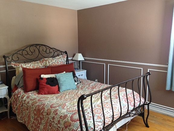 Large Kitchen with movable island