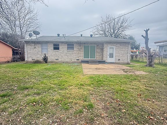 4th image of 2205 Davis Ave