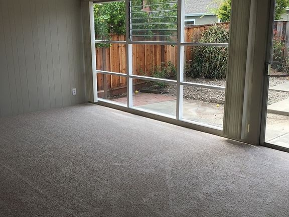 3rd image of 936 Planetree Pl